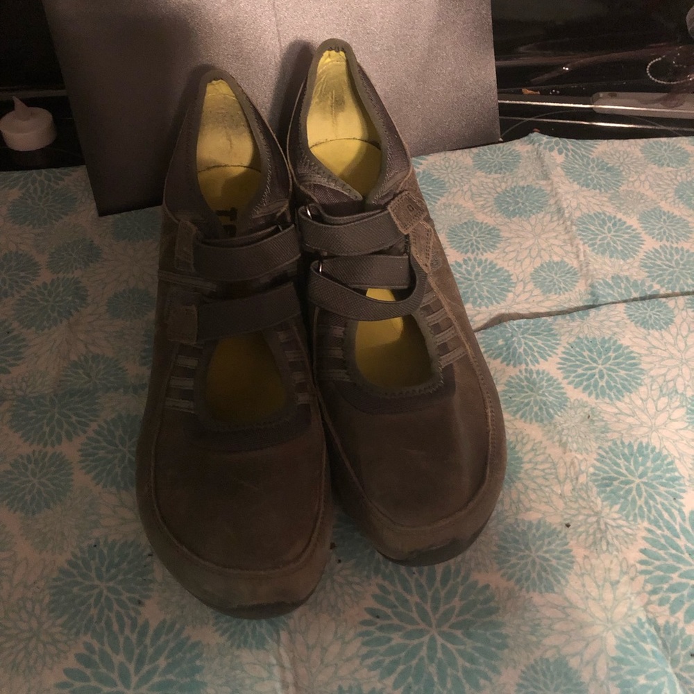 TSUBO Leather High Heel Shoes- 474 $40 or $35 w/offer